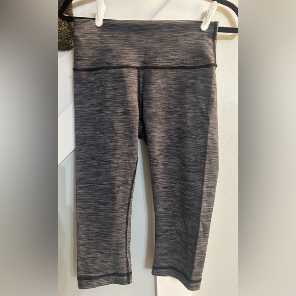 Lululemon Wunder Under Hi-Rise 1/2 Tight, Size 8 - Picture 3 of 11